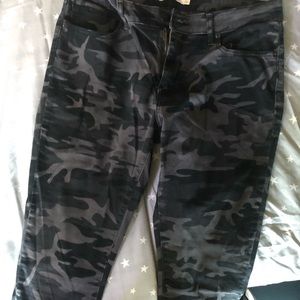 Levi’s camouflage pants. Size 32 waist